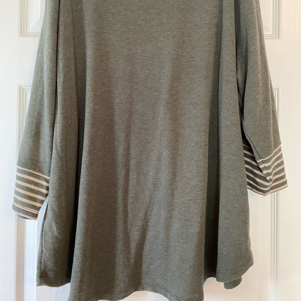 Pink Clover | Olive Green and Tan | Button Detail on Sleeves | 3/4 length sleeve